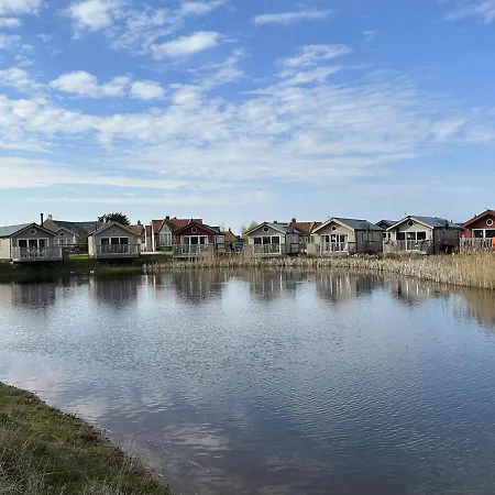 Baywatch - Seaview And Balcony - Part Of The The Bay Filey Village With Pool, Gym And Direct Access, Pub, Restaurant, Tennis And Meadows Walks *
