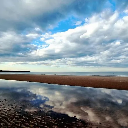 Baywatch - Seaview And Balcony - Part Of The The Bay Filey Village With Pool, Gym And Direct Access, Pub, Restaurant, Tennis And Meadows Walks Dom wakacyjny