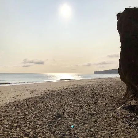 Baywatch - Seaview And Balcony - Part Of The The Bay Filey Village With Pool, Gym And Direct Access, Pub, Restaurant, Tennis And Meadows Walks * Reighton