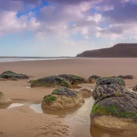 Сasa de vacaciones Baywatch - Seaview And Balcony - Part Of The The Bay Filey Village With Pool, Gym And Direct Access, Pub, Restaurant, Tennis And Meadows Walks Reighton