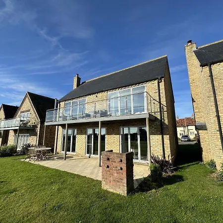 Сasa de vacaciones Baywatch - Seaview And Balcony - Part Of The The Bay Filey Village With Pool, Gym And Direct Access, Pub, Restaurant, Tennis And Meadows Walks