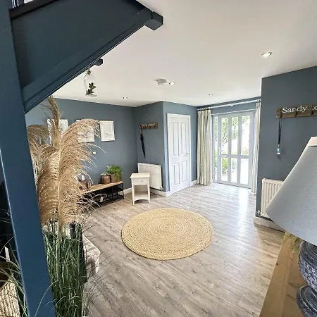 Baywatch - Seaview And Balcony - Part Of The The Bay Filey Village With Pool, Gym And Direct Access, Pub, Restaurant, Tennis And Meadows Walks Reighton