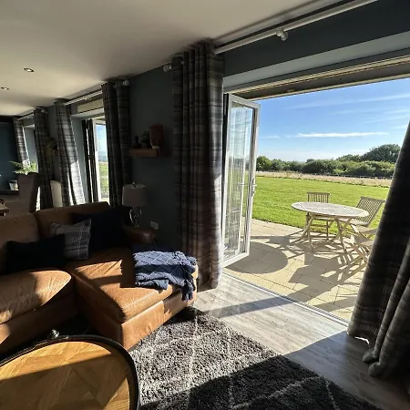 Baywatch - Seaview And Balcony - Part Of The The Bay Filey Village With Pool, Gym And Direct Access, Pub, Restaurant, Tennis And Meadows Walks *