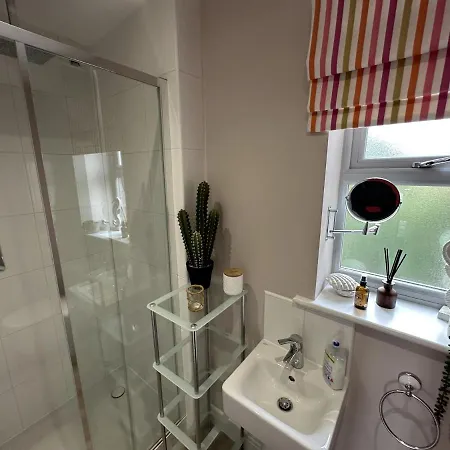 Baywatch - Seaview And Balcony - Part Of The The Bay Filey Village With Pool, Gym And Direct Access, Pub, Restaurant, Tennis And Meadows Walks *