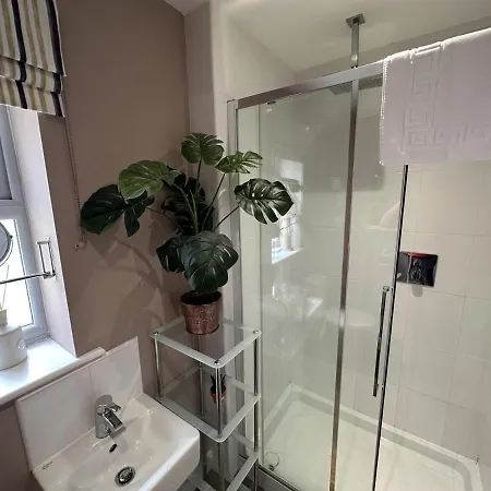 Baywatch - Seaview And Balcony - Part Of The The Bay Filey Village With Pool, Gym And Direct Access, Pub, Restaurant, Tennis And Meadows Walks * Reighton