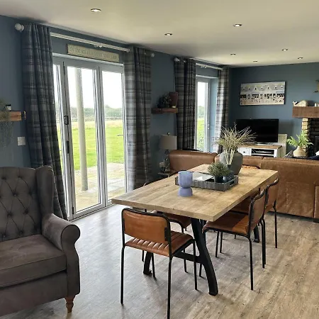 Baywatch - Seaview And Balcony - Part Of The The Bay Filey Village With Pool, Gym And Direct Access, Pub, Restaurant, Tennis And Meadows Walks Сasa de vacaciones Reighton