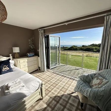 Baywatch - Seaview And Balcony - Part Of The The Bay Filey Village With Pool, Gym And Direct Access, Pub, Restaurant, Tennis And Meadows Walks Reighton
