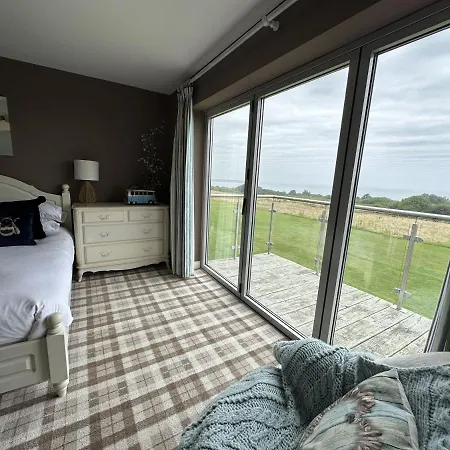 Baywatch - Seaview And Balcony - Part Of The The Bay Filey Village With Pool, Gym And Direct Access, Pub, Restaurant, Tennis And Meadows Walks 펜션 *