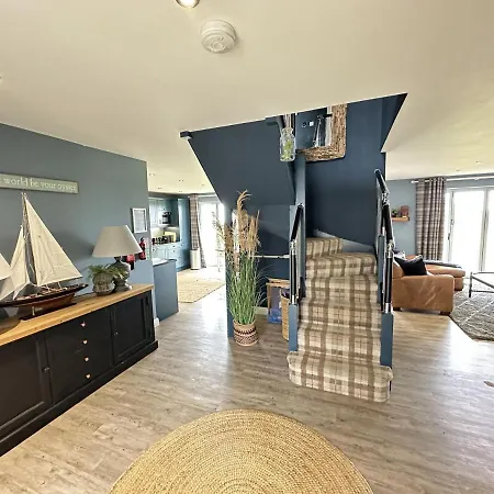 Dom wakacyjny Baywatch - Seaview And Balcony - Part Of The The Bay Filey Village With Pool, Gym And Direct Access, Pub, Restaurant, Tennis And Meadows Walks