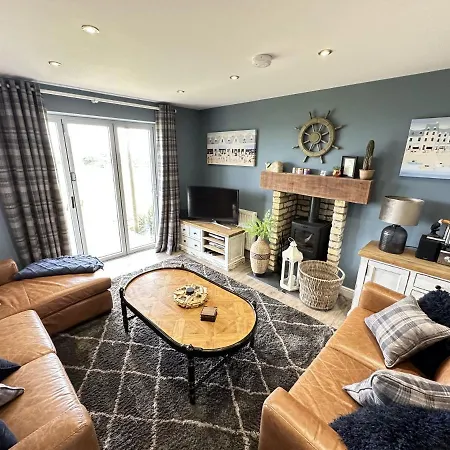 Dom wakacyjny Baywatch - Seaview And Balcony - Part Of The The Bay Filey Village With Pool, Gym And Direct Access, Pub, Restaurant, Tennis And Meadows Walks *