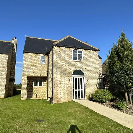 Baywatch - Seaview And Balcony - Part Of The The Bay Filey Village With Pool, Gym And Direct Access, Pub, Restaurant, Tennis And Meadows Walks *