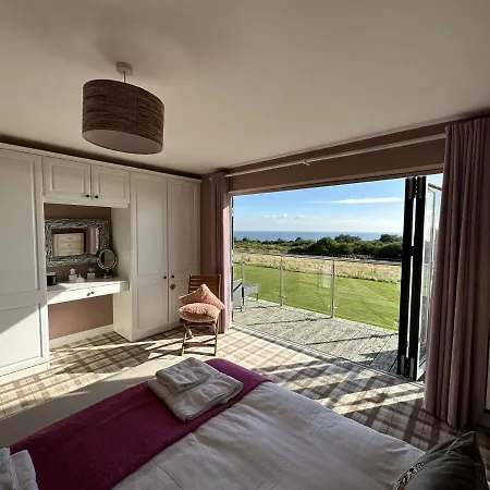 Dom wakacyjny Baywatch - Seaview And Balcony - Part Of The The Bay Filey Village With Pool, Gym And Direct Access, Pub, Restaurant, Tennis And Meadows Walks *