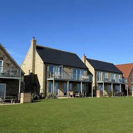 Baywatch - Seaview And Balcony - Part Of The The Bay Filey Village With Pool, Gym And Direct Access, Pub, Restaurant, Tennis And Meadows Walks * Reighton
