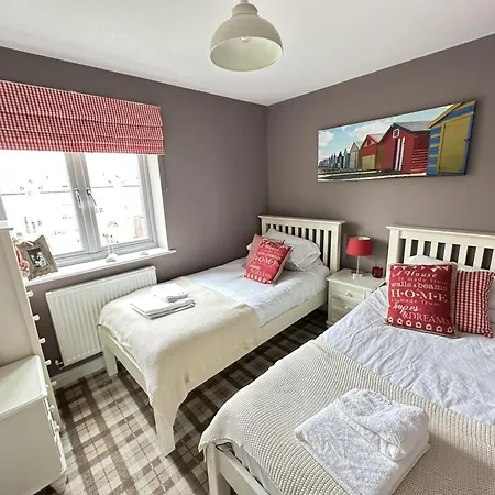 Baywatch - Seaview And Balcony - Part Of The The Bay Filey Village With Pool, Gym And Direct Access, Pub, Restaurant, Tennis And Meadows Walks Сasa de vacaciones Reighton