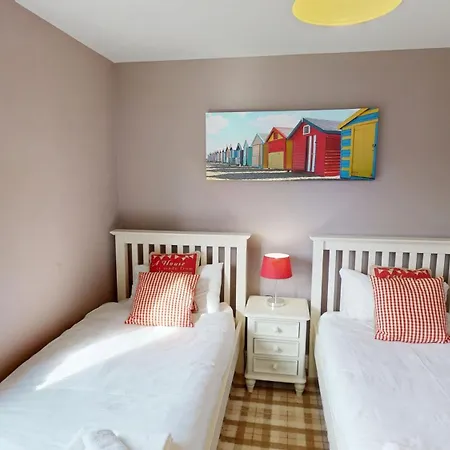 Baywatch - Seaview And Balcony - Part Of The The Bay Filey Village With Pool, Gym And Direct Access, Pub, Restaurant, Tennis And Meadows Walks Сasa de vacaciones