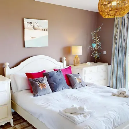 Baywatch - Seaview And Balcony - Part Of The The Bay Filey Village With Pool, Gym And Direct Access, Pub, Restaurant, Tennis And Meadows Walks Semesterbostad Reighton