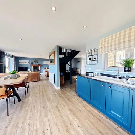 Semesterbostad Baywatch - Seaview And Balcony - Part Of The The Bay Filey Village With Pool, Gym And Direct Access, Pub, Restaurant, Tennis And Meadows Walks