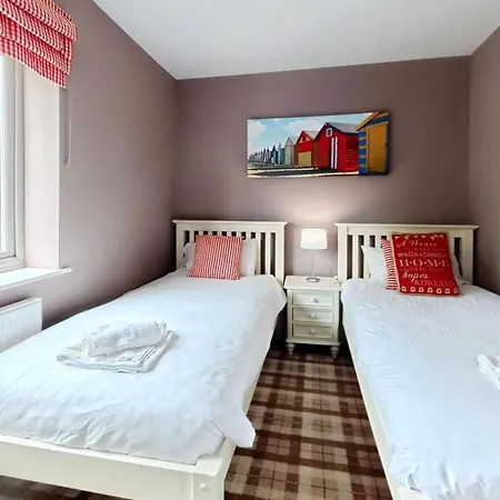 Baywatch - Seaview And Balcony - Part Of The The Bay Filey Village With Pool, Gym And Direct Access, Pub, Restaurant, Tennis And Meadows Walks Semesterbostad *