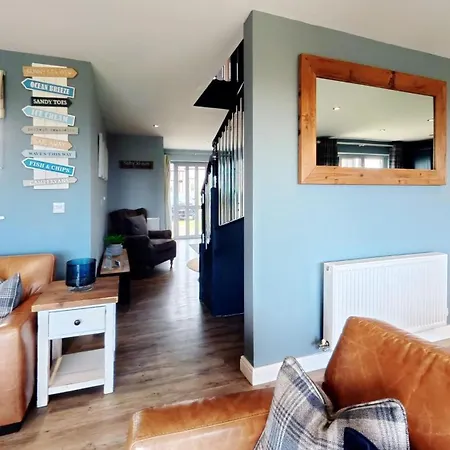 Baywatch - Seaview And Balcony - Part Of The The Bay Filey Village With Pool, Gym And Direct Access, Pub, Restaurant, Tennis And Meadows Walks Semesterbostad Reighton