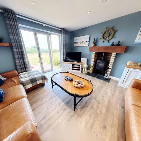 Baywatch - Seaview And Balcony - Part Of The The Bay Filey Village With Pool, Gym And Direct Access, Pub, Restaurant, Tennis And Meadows Walks Semesterbostad Reighton