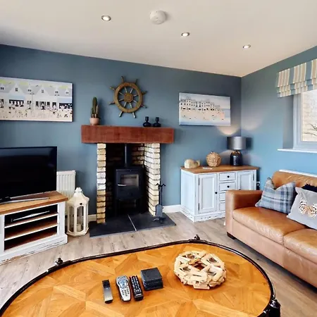 Baywatch - Seaview And Balcony - Part Of The The Bay Filey Village With Pool, Gym And Direct Access, Pub, Restaurant, Tennis And Meadows Walks Semesterbostad Reighton