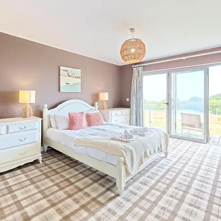 Baywatch - Seaview And Balcony - Part Of The The Bay Filey Village With Pool, Gym And Direct Access, Pub, Restaurant, Tennis And Meadows Walks