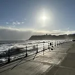 Baywatch - Seaview And Balcony - Part Of The The Bay Filey Village With Pool, Gym And Direct Access, Pub, Restaurant, Tennis And Meadows Walks Feriehus *
