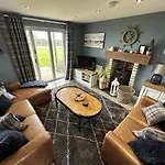 Baywatch - Seaview And Balcony - Part Of The The Bay Filey Village With Pool, Gym And Direct Access, Pub, Restaurant, Tennis And Meadows Walks Feriehus *