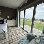 Baywatch - Seaview And Balcony - Part Of The The Bay Filey Village With Pool, Gym And Direct Access, Pub, Restaurant, Tennis And Meadows Walks Feriehus *