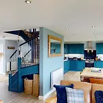 Baywatch - Seaview And Balcony - Part Of The The Bay Filey Village With Pool, Gym And Direct Access, Pub, Restaurant, Tennis And Meadows Walks * Reighton