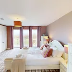 Baywatch - Seaview And Balcony - Part Of The The Bay Filey Village With Pool, Gym And Direct Access, Pub, Restaurant, Tennis And Meadows Walks Feriehus